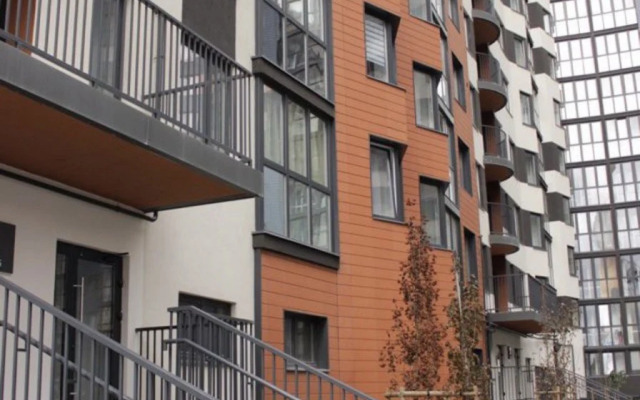 Апартаменты улучшенные в новом доме с качелей