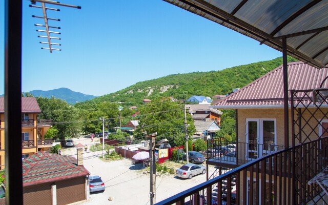Tikh Hotel Guest House