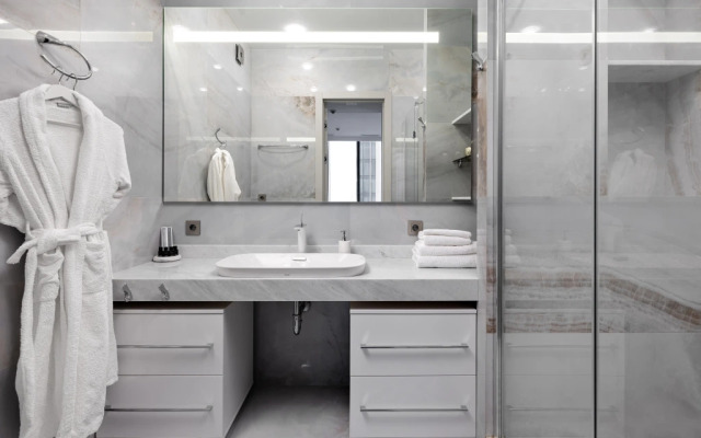 Stylish Corner Apartment in Neva Towers