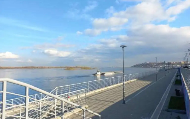 S panoramnym vidom na Volgu Flat