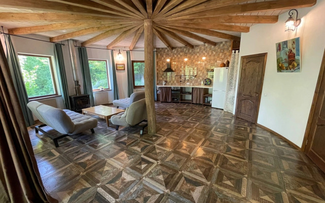 Круглый Дом в Горах