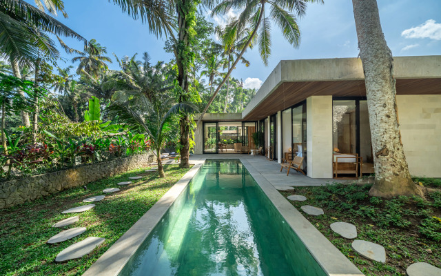 Novaya Stilnaya, Ogromny Basseyn, Ubud, X10 Villa