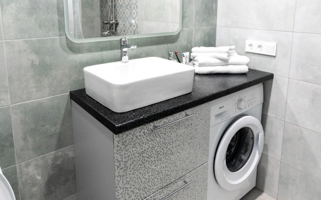 Апартаменты-студия Цветы 30 кв.м. с двуспальным диваном и панорамными окнами, 4 этаж