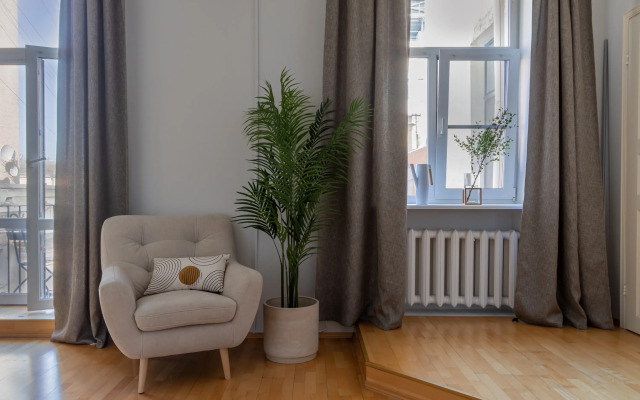 Magic Aparts | Квартира Family на Невском у дома купцов Елисеевых