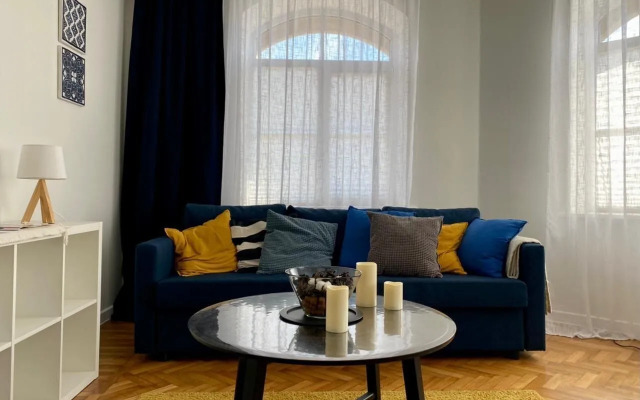 Na Prospekte Dzerzhinskogo 45 Flat