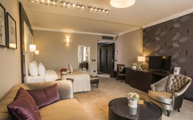 Constantine the Great Hotel