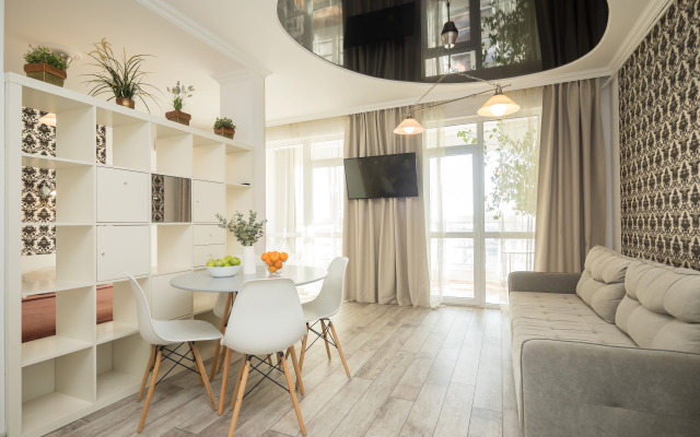 Na Bogdana Khmelnitskogo 10 Flat