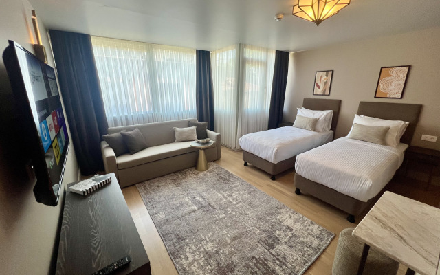 Weingart Suites Hotel