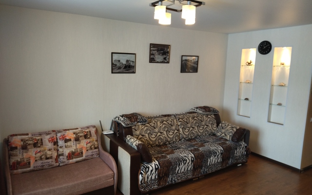 "Welcome Dobro Pozhalovat" Flat