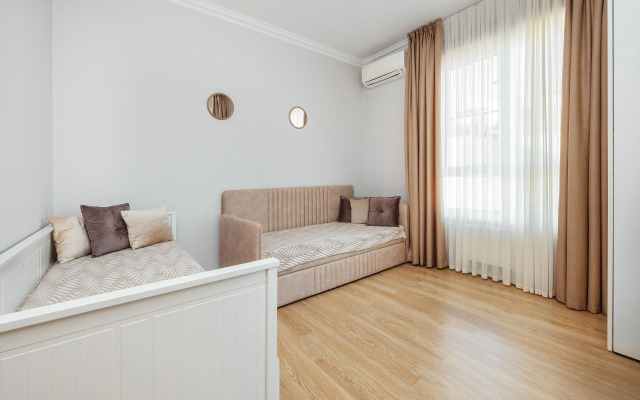 Na Ulitse Parusnaya 16 Flat
