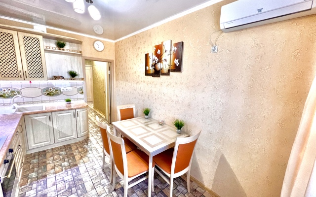 Na 5 Etazhe V Tsentre Goroda Flat