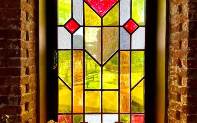 Апартаменты Дом с витражом