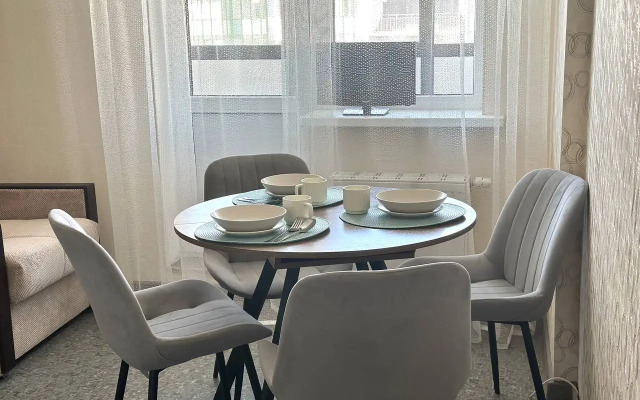 Na 5 Chelovek S Parkovkoy Flat