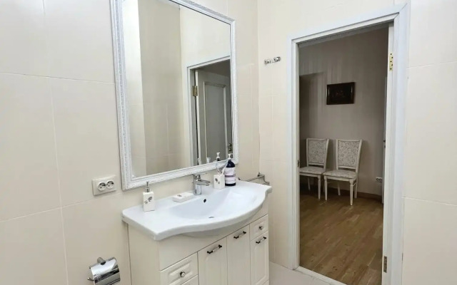 Amanzholova 65 Elitnaia Novostroika Flat