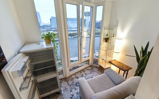 Апартаменты Студия с камином, деревом и видом на реку