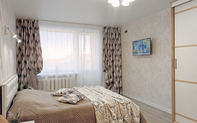 Na prospekte Tolbukhina 45 s krasivym vidom Apartments