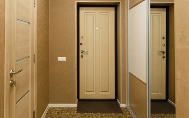 Prostornaya I Svetlaya V Tsentre Flat