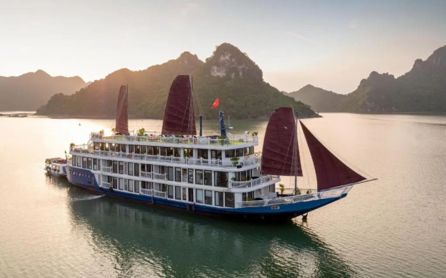 Verdure Lotus Luxury Cruise Hotel