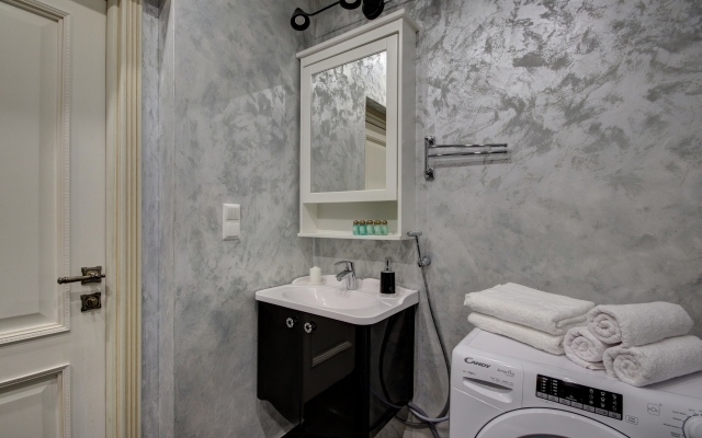 Апартаменты MyhomeYourhome на Кременчугской 9/1