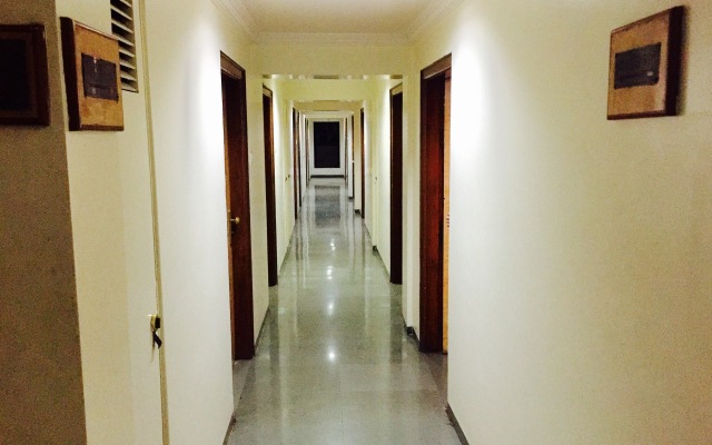 New Uttam Hira Palace Hotel