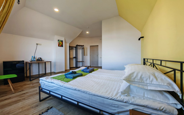 Blur Inn Gallery Hotel