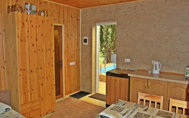 Uyutnaya Studiya V Chastnom Sektore S Parkovkoy Private house