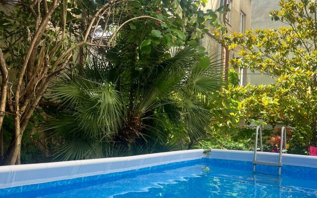 L' Etual Guest House