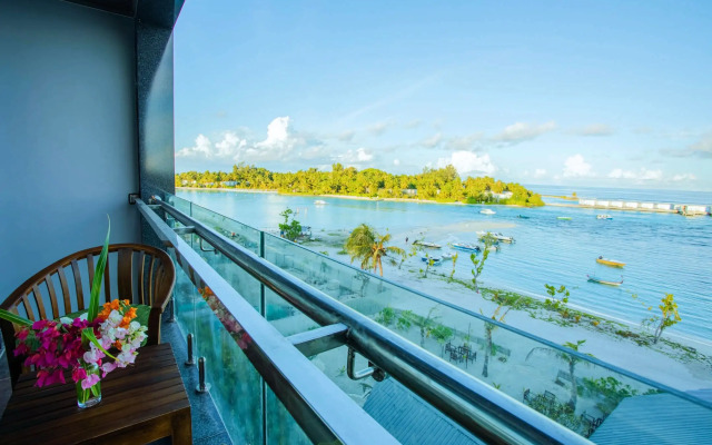 Beach Hotel Guraidhoo