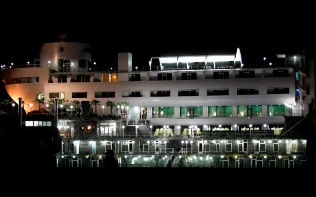 Cruise Hotel