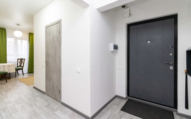 Квартира с желтым диваном