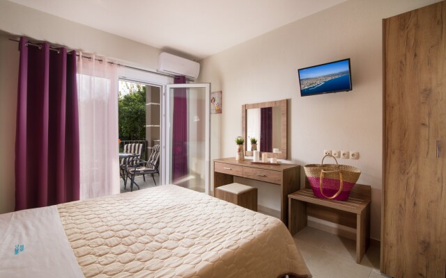 Anneta's House Apartments