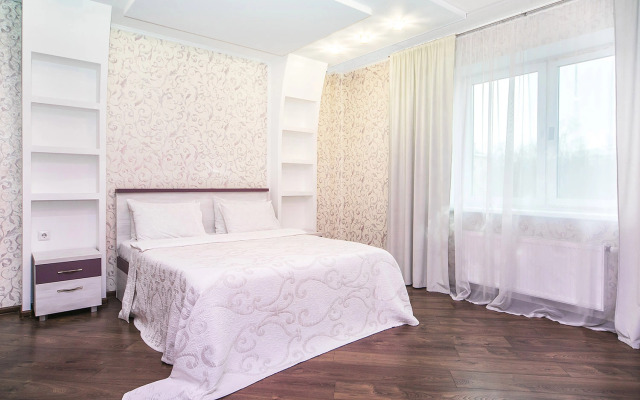 3-bedroom on Derzhinskogo Avenue 22 Center Apartments