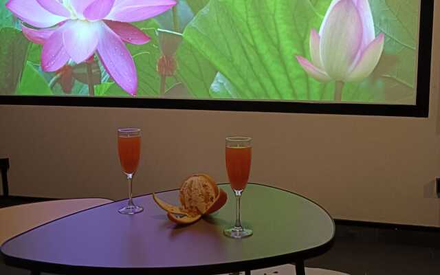 Kino Apartament Na Komsomolskoy Apartments
