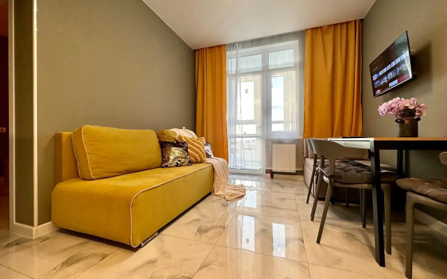 S Dzhakuzi Na Vysokom Etazhe Na Berezovoy Flat