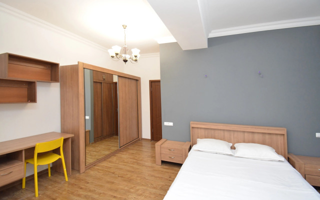 Trekhkomnatnaya Prostornaya na Severnom Prospekte, Hh556 Flat