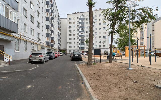 U stantsii metro Plochad Tukaya Apartments