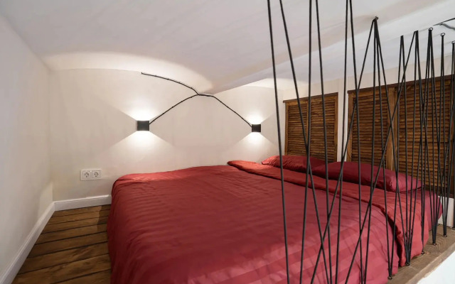 Квартира мини-студия со вторым ярусом у парка с озерами