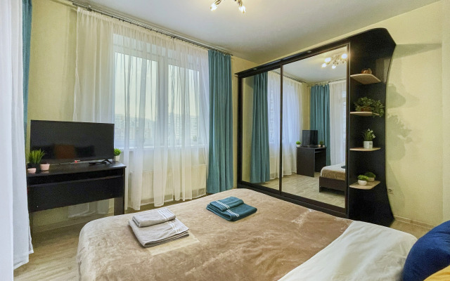 Апартаменты Шикарная двухкомнатная квартира с раздельными комнатами и балконом