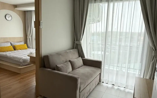 Milaya s Basseynom Ryadom s Morem Flat