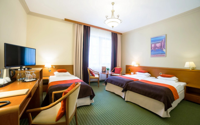 Отель Korona Park Klewinowo