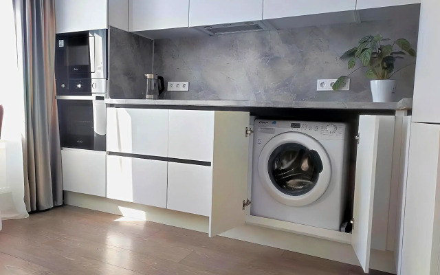 TatAparts oranzhevaya idilliya v sovremennoy studii Apartments