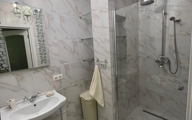 Апартаменты Острякова 244