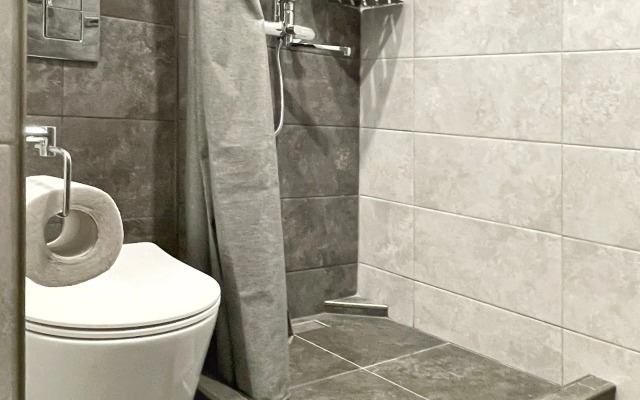 Uyutnaya na Brodvee s balkonom Flat
