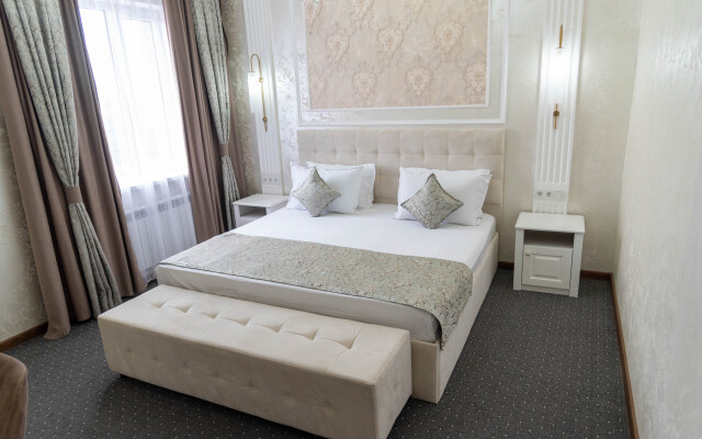 Dora Hotel