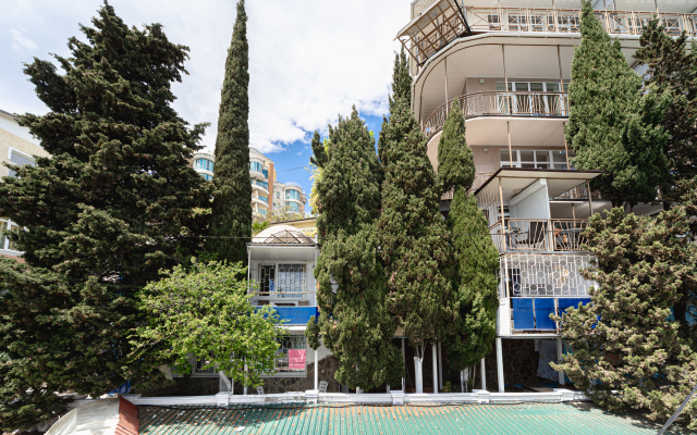 Dvorik U Prichala Guest House