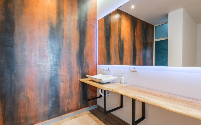 Marina Luxury Suites 101 Jacuzzi Apartments