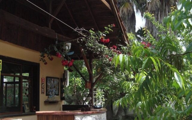 7 Garden Bungalow & Camping