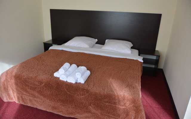 Hotel Crocus Dombay