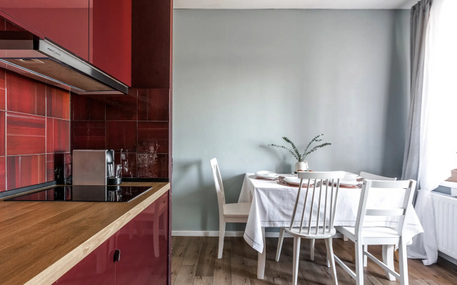 S balkonom i krasivym vidom u metro Apartments