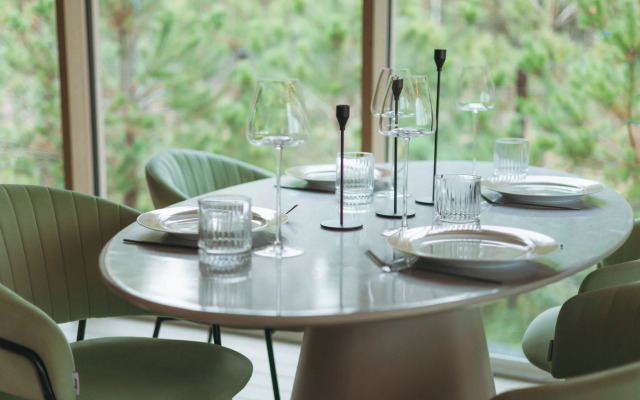 Частный дом с баней бочкой у воды и леса